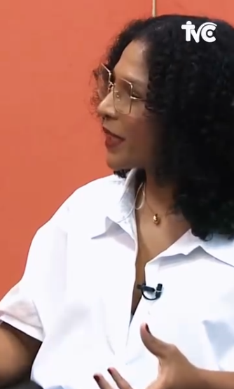 Rina Márcia sendo entrevistada na TV Ceará